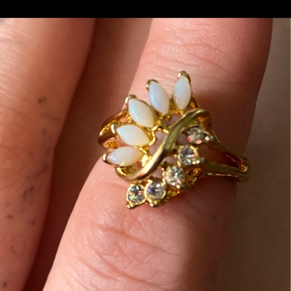 White gold tone w glass opal stone ring